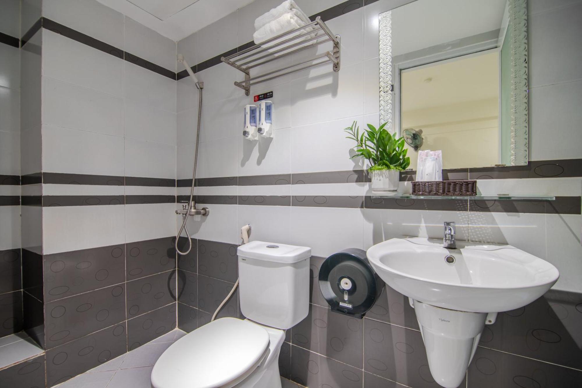 Bin Bin Hotel 5 - Near Lotte Mart D7 Ho Chi Minh Zewnętrze zdjęcie